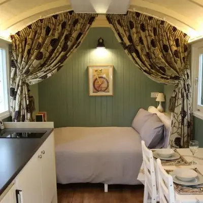 The Kestrel Shepherd Hut