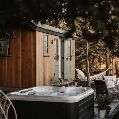 The Dragonfly Shepherds Hut