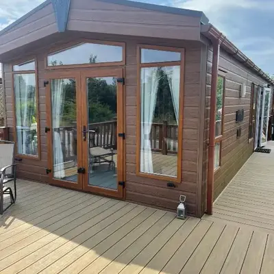 Fern Lodge with Hot Tub