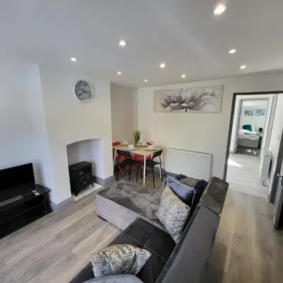 Colchester House with garden and parking- Sleeps up to 7 - Free Wi-Fi - Contractors - Families - Long Term Stays