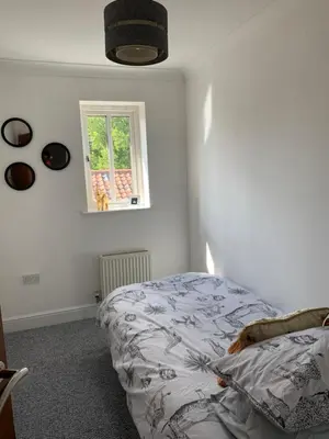 a bedroom with a bed and a window at 10 St Edmundsbury Mews in Bury Saint Edmunds