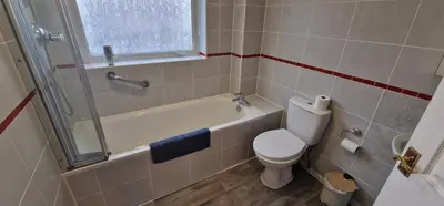 a bathroom with a toilet and a tub and a sink at Shirley L, Milton, Cambridge, 4 BR House, Newly Refurbished in Milton