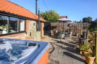 a hot tub in the backyard of a house at Tilly's, a two bedroom holiday retreat with hot tub and views of the pond in Barningham
