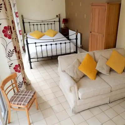 Colchester Sunny Apartment with Pool and EV Car Point