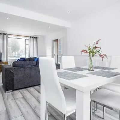 Bright and spacious home with free parking and garden