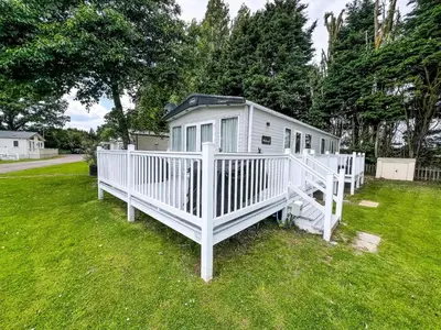 Gallery image of Lovely 6 Berth Caravan At Weeley Bridge In Essex Ref 69015R in Weeley