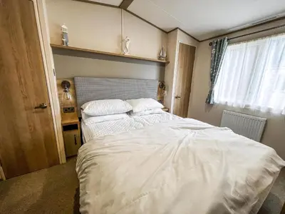 Gallery image of Lovely 6 Berth Caravan At Weeley Bridge In Essex Ref 69015R in Weeley
