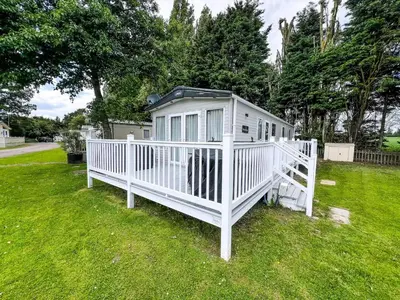 Gallery image of Lovely 6 Berth Caravan At Weeley Bridge In Essex Ref 69015R in Weeley