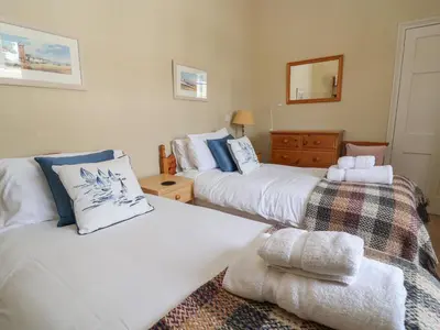 two beds sitting next to each other in a bedroom at Crabbe House in Aldeburgh