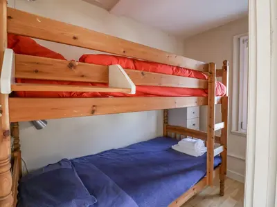 a couple of bunk beds in a room at Crabbe House in Aldeburgh