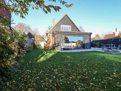 a house with a lawn in front of it at Mellows, Thorpeness in Thorpeness