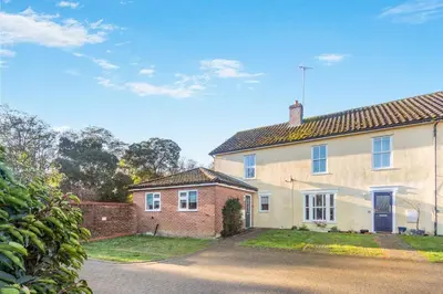 a large white house with a brick at 3 Bed in Theberton oc-1pcs in Theberton