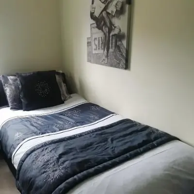 59 Halstead - Gorgeous single bedroom with private bathroom
