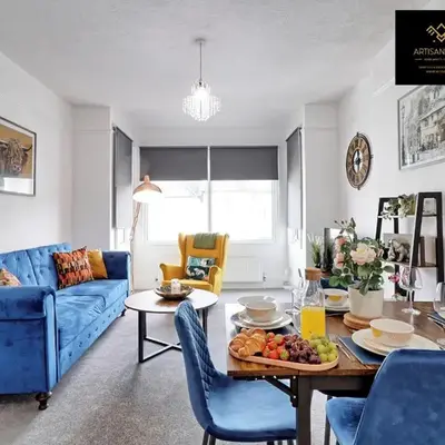 Deluxe Apartment in Southend-On-Sea by Artisan Stays I Free Parking I Sleeps 4