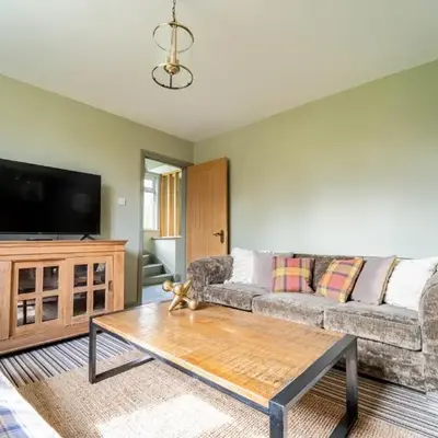 Suitable For Contractors 2 Double Beds and Sofa Bed Private Parking
