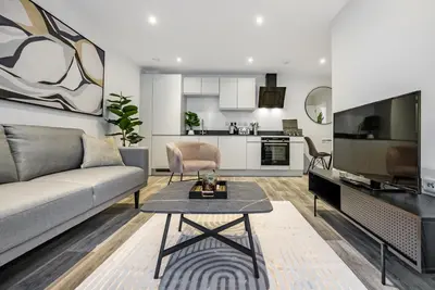 a living room with a couch and a table at Tailored Stays - Central Cambridge, Lacon House in Cambridge
