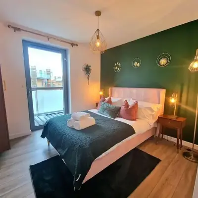 Luxury Station Apartment