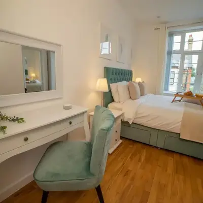 Vibrant City Centre - KING Bed