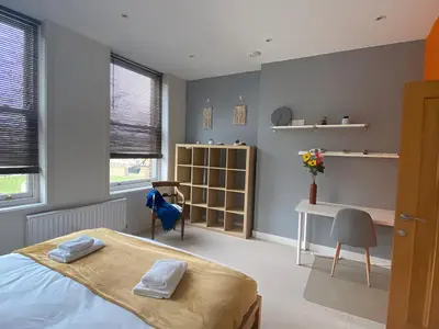 a bedroom with a bed and a desk and a chair at R&O Property Experts - Diamond 2BR Apartment-Central-Parking-Walk to city & train station in Cambridge