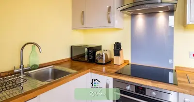 a kitchen with a sink and a microwave at R&O Property Experts - Diamond 2BR Apartment-Central-Parking-Walk to city & train station in Cambridge