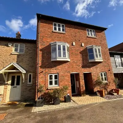 Stylish 3 bedroom townhouse for 5 guests