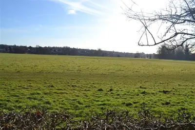 a large green field with animals in the distance at 2 Bed in Sudbury oc-clo in Sudbury