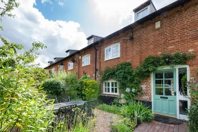 an exterior view of a brick building with a green door at 4 Bed in Halesworth oc-5river in Halesworth