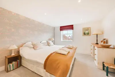 a bedroom with a bed and a wall with flowers at 3 Bed in Aldeburgh oc-9king in Aldeburgh