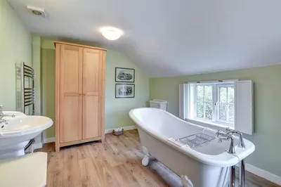 a large bathroom with a tub and a sink at 2 Bed in Iken oc-sfboo in Sudbourne