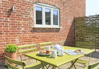 a green table with a plate of food on it at 3 Bed in Knodishall oc-ebco in Aldringham