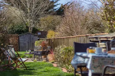 a backyard with a table and chairs and a fence at 2 Bed in Aldeburgh oc-fsh in Aldeburgh