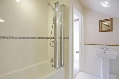a bathroom with a shower and a sink at 2 Bed in Yoxford oc-hharro in Yoxford