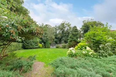 a garden with a house in the background at 2 Bed in Tunstall oc-ivylod in Rendlesham
