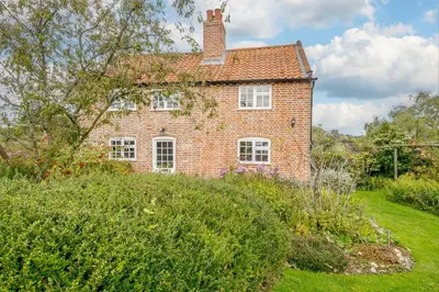 an old brick house on a grassy field at 2 Bed in Saxmundham oc-rvr in Snape