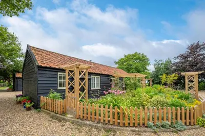 a small house with a wooden fence at 3 Bed in Wilby oc-slowlo in Wilby