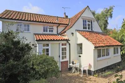 a white cottage with an orange roof at 3 Bed in Leiston oc-wil in Theberton