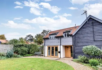 a home with a black and white house at 3 Bed in Nr Aldeburgh oc-sfwws in Snape