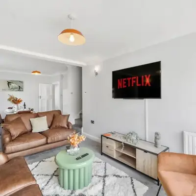 Grab a Deal Today! Massive Home For Contractors & Parking for 4