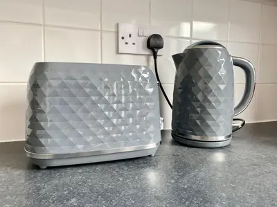 a toaster sitting on top of a counter next to a toaster at Charming Seaside Cottage in Leigh-on-Sea in Southend-on-Sea